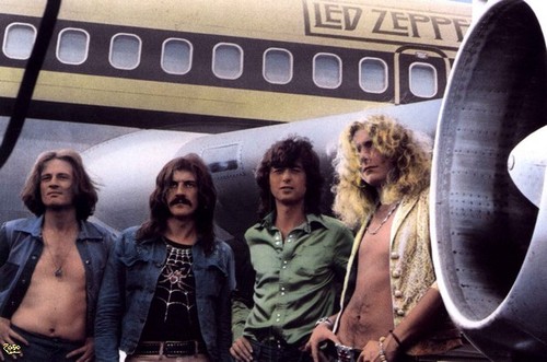 Led Zeppelin, near Starship JFK airport. Foto by Bob Gruen July 1973 01